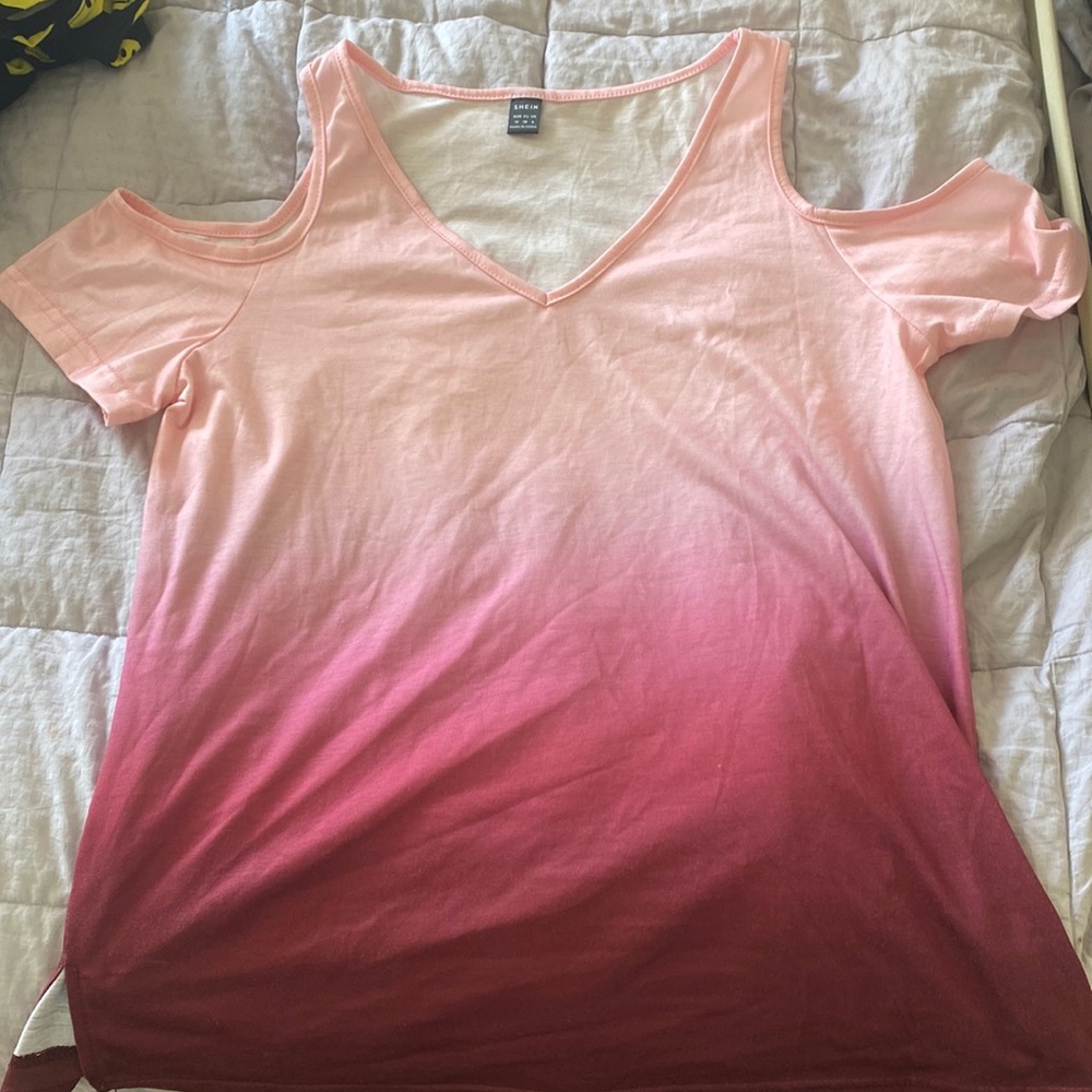 NWOT M SHEIN pink to maroon sleeveless shoulder T-shirt